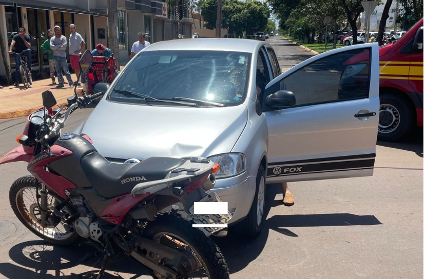 Imagem de compartilhamento para o artigo Acidente entre carro e moto deixa mulher ferida em Chapadão do Sul da MS Todo dia